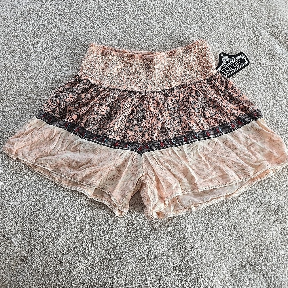 Angie Floral Paisley All-Over Design Smocked Crochet Shorts Peach Boho Sz M NWT